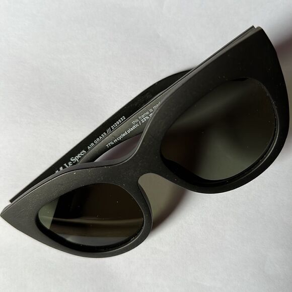 LE Specs AIR GRASS Sunglasses in Matte BLACK GRASS Organic Air Heart Brat NWT main image 6
